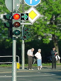 Grünpfeilschild (grüner Pfeil) für Rechtsabbieger / ¦ \ FAHRTIPPS.DE